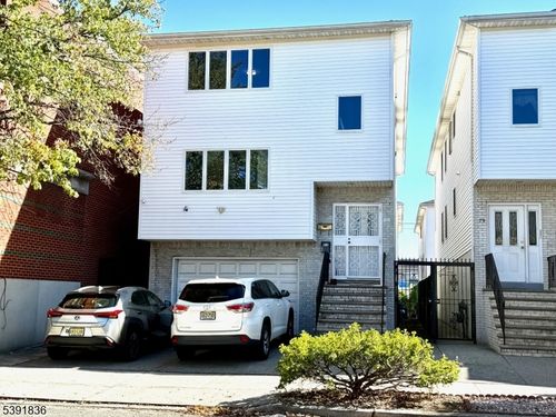 2-68 Somme St, Newark, NJ, 07105-3612 | Card Image
