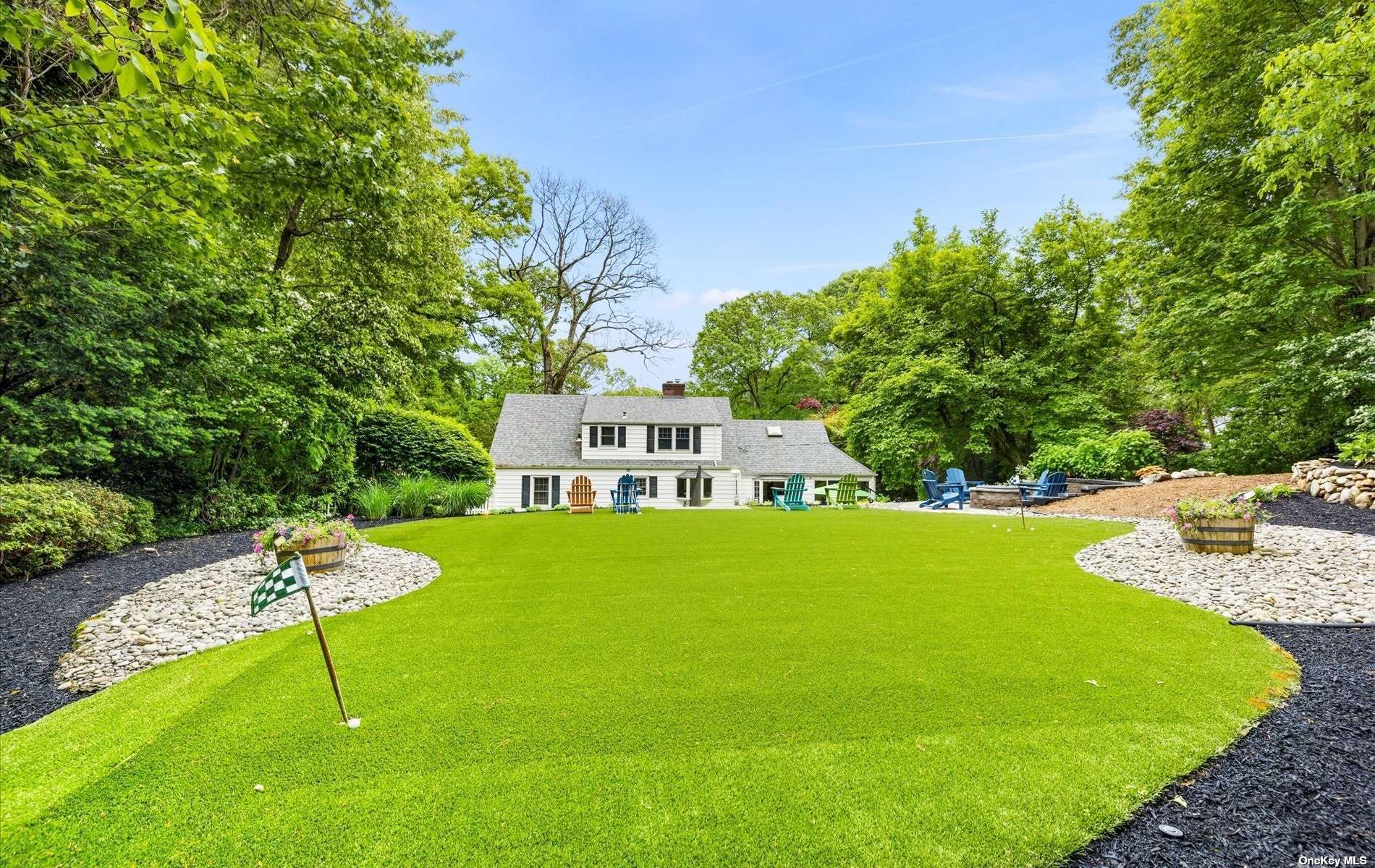 Colonial Dr, Huntington, NY 11743