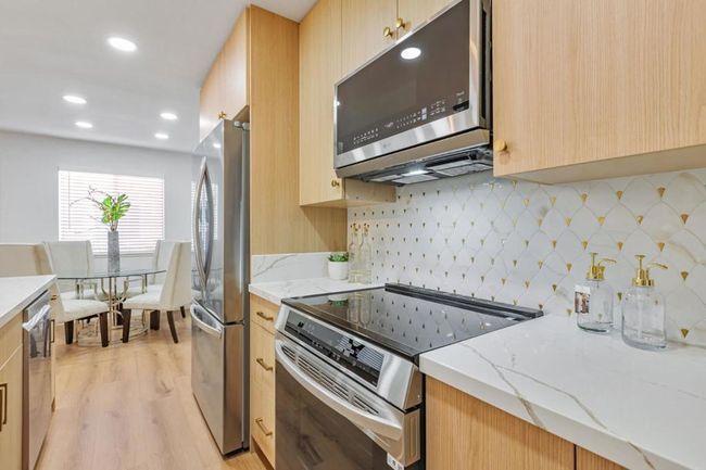 APT-3 - 832 Gilchrist Dr, Townhouse with 2 bedrooms, 1 bathrooms and 2 parking in San Jose CA | Image 8
