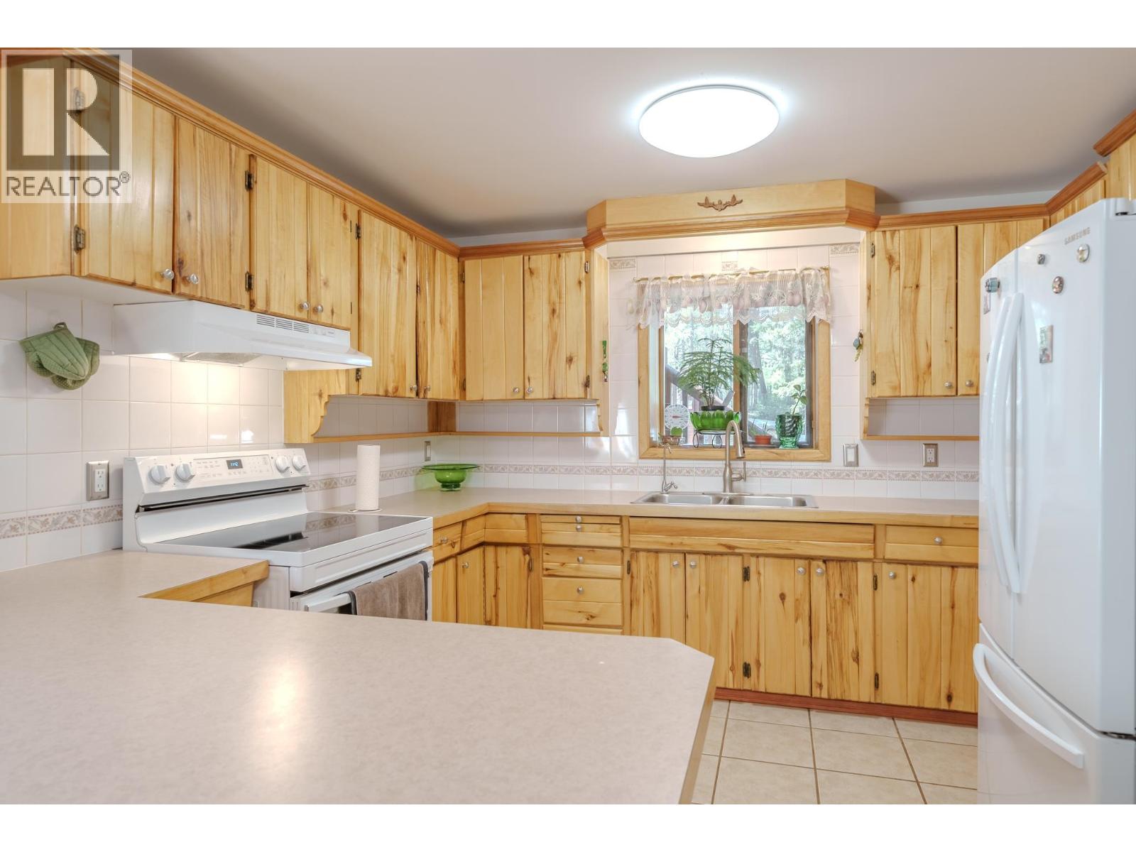 Residential in 103 Mile House 4