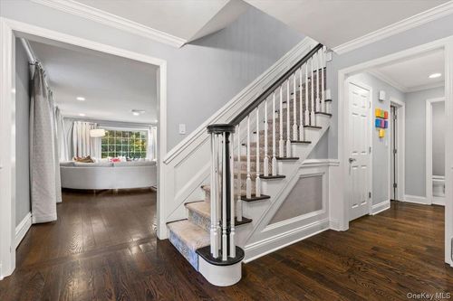 6 Valley Pl, Harrison, NY, 10528-1206 | Card Image