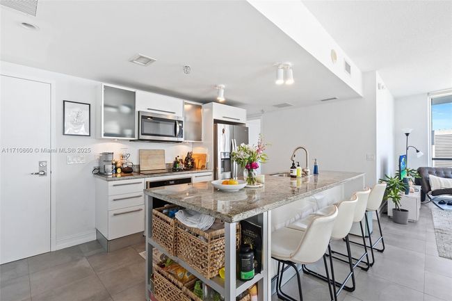 APT-3111 - 185 Sw 7 Th St, Condo with 3 bedrooms, 3 bathrooms and null parking in Miami FL | Image 7