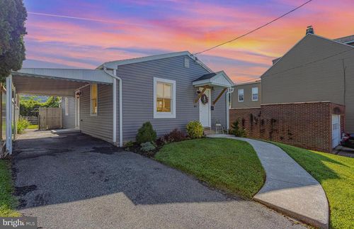 421 Carroll St, READING, PA, 19611-2003 | Card Image