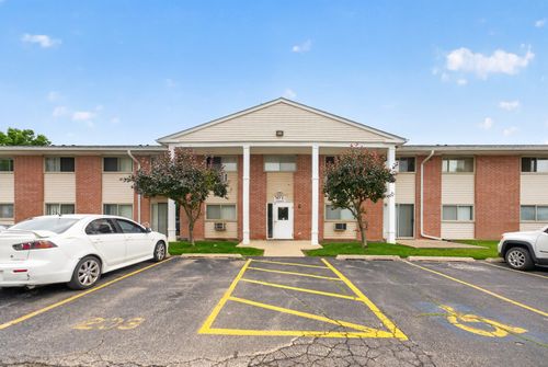207-703 Fullerton Avenue, Glendale Heights, IL, 60139 | Card Image