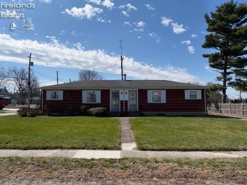 109 Wall St, Tiffin, OH, 44883-2147 | Card Image
