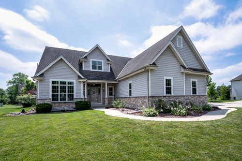 9729 W Prairie Grass Way, Franklin, WI, 53132-7201 | Card Image