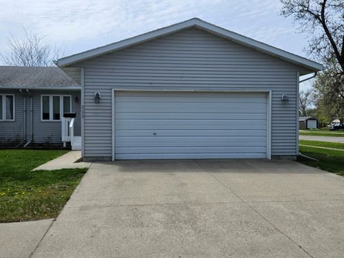 323 3rd Ave S, Wahpeton, ND, 58075-4731 | Card Image