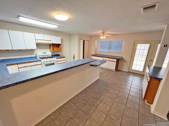 7514 Autumn Ledge, House other with 4 bedrooms, 3 bathrooms and null parking in Converse TX | Image 6