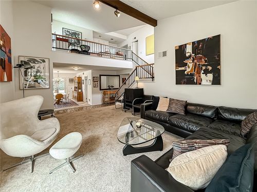 5021 Ambridge, Calabasas, CA, 91301 | Card Image