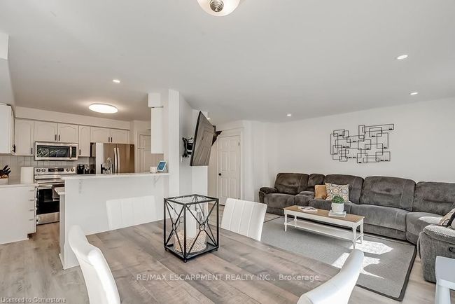 35 - 2022 Atkinson Dr, Condo with 3 bedrooms, 3 bathrooms and 1 parking in Burlington ON | Image 15