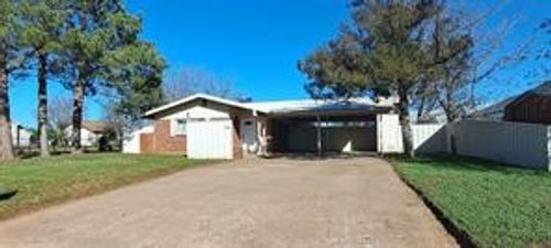 407 Eddy St, Quanah, TX, 79252-3711 | Card Image