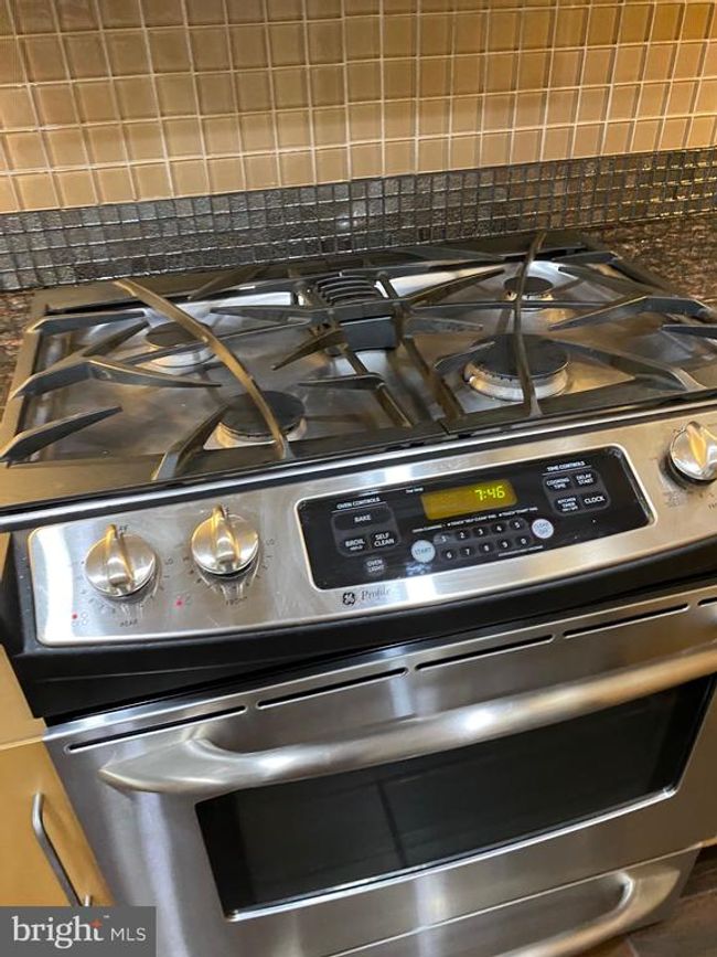 APT-1017 - 8220 Crestwood Heights Dr, Condo with 2 bedrooms, 2 bathrooms and null parking in MCLEAN VA | Image 37