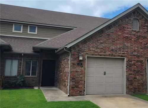 3236 W Montrail Pl, Fayetteville, AR, 72704-6236 | Card Image