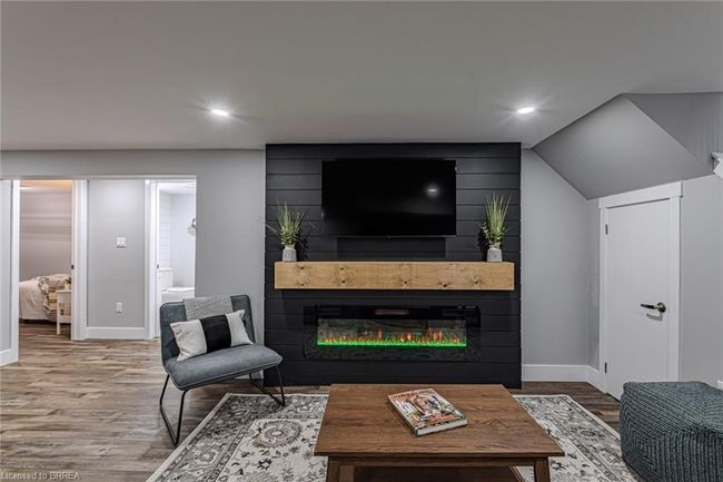 112 Wood St, House other with 5 bedrooms, 2 bathrooms and 4 parking in Brantford ON | Image 26