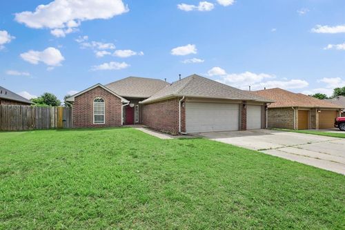 616 Garrison Ln, Yukon, OK, 73099-6786 | Card Image