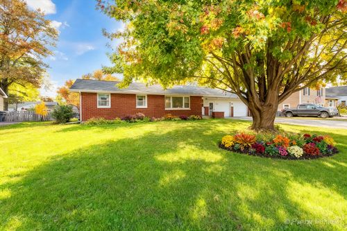 175 Calkins Dr, Sugar Grove, IL, 60554-5218 | Card Image