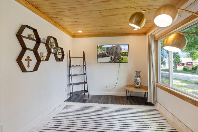 Living Room | Image 8