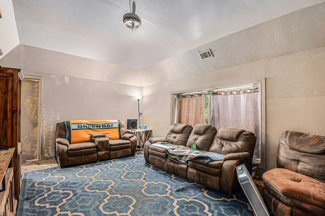 3354 W Highway 199, House other with 5 bedrooms, 2 bathrooms and null parking in Springtown TX | Image 12