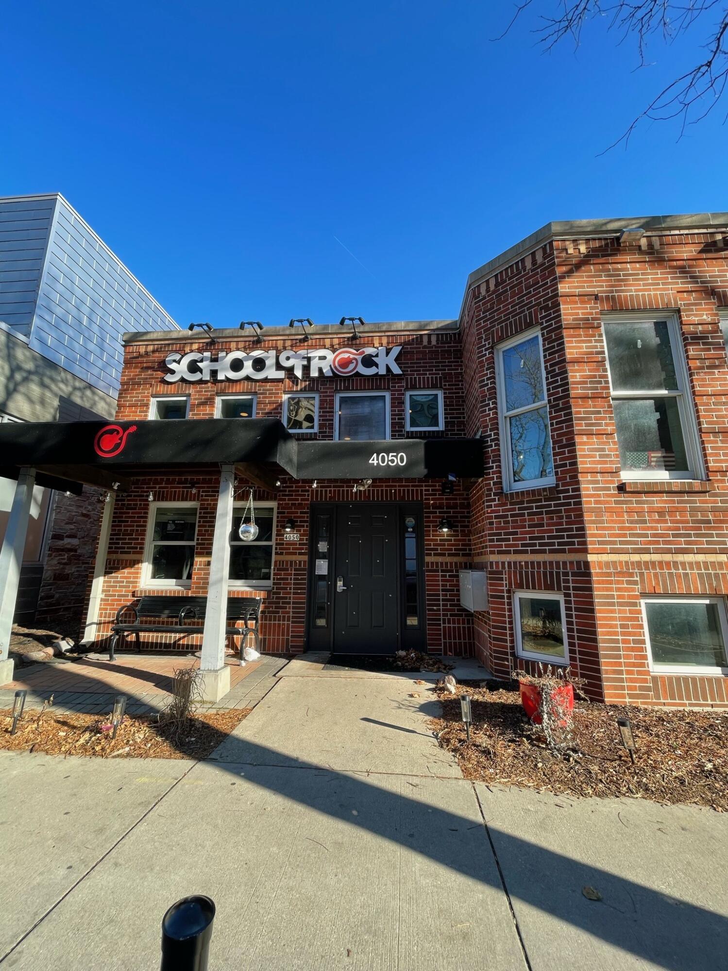 4050 N Oakland Ave, Shorewood, WI 53211