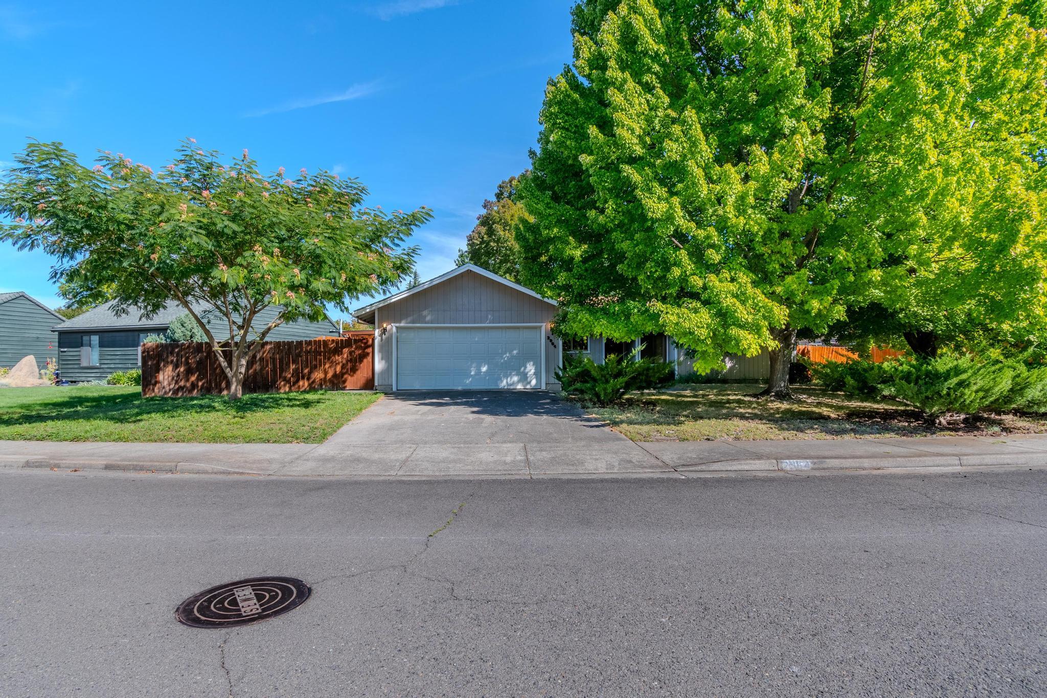 Barclay Rd, Medford, OR 97504