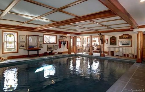 6 White Ln, Hampton Bays, NY, 11946-2921 | Card Image