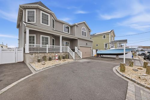 3685 Nimrod St, Seaford, NY, 11783-3416 | Card Image