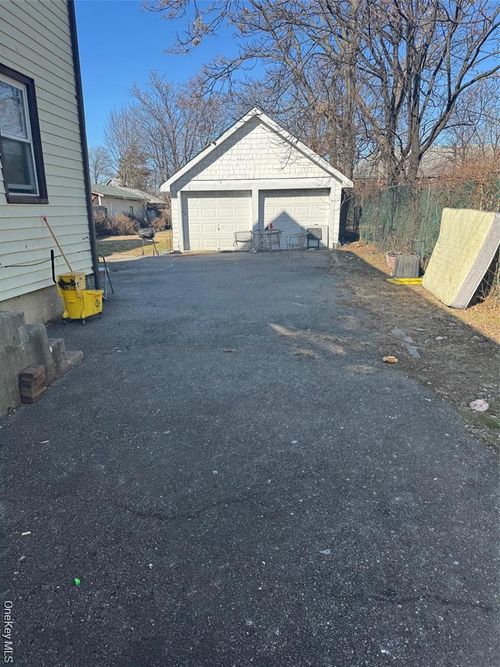 37 Maple Ave, Hempstead, NY, 11550-5541 | Card Image