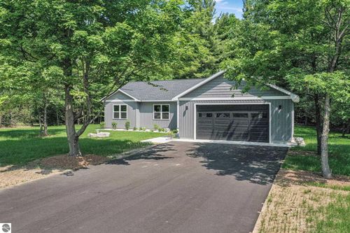 6483 Jeffrey Pl, Grawn, MI, 49637-8507 | Card Image