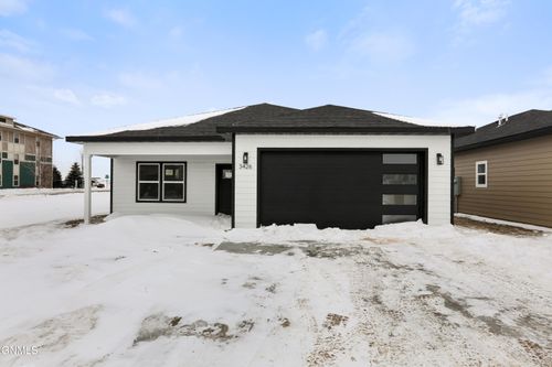 3426 34th St W, Williston, ND, 58801-3005 | Card Image