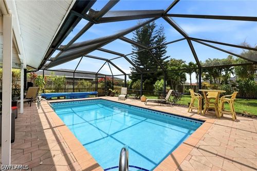720 Meyer Dr, NAPLES, FL, 34120-1427 | Card Image