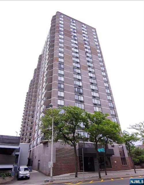 770 Anderson Ave, Cliffside Park, NJ, 07010-2177 | Card Image