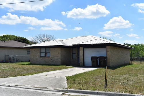 304 Meadow Dr, Marion, TX, 78124-2013 | Card Image