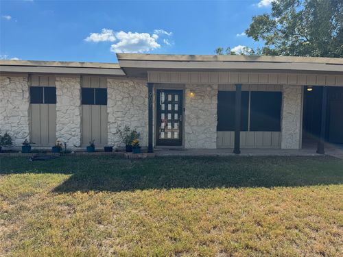 907 Elizabeth Blvd, Granbury, TX, 76048-2307 | Card Image