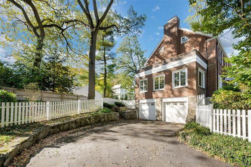 19 Huguenot Dr, Larchmont, NY, 10538-1933 | Card Image