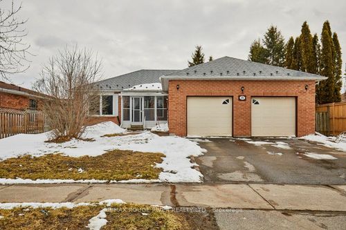 34 Cedar Crt, Lindsay, ON, K9V6A9 | Card Image