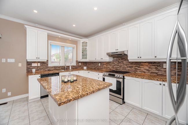 5 Summershade St, House other with 7 bedrooms, 5 bathrooms and 4 parking in Brampton ON | Image 4