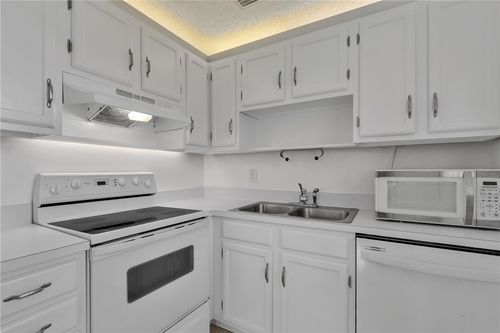205-105 Spring Lake Ct, VERO BEACH, FL, 32962-1763 | Card Image