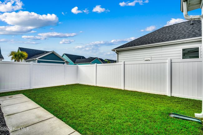 Fenced side yard | Image 29