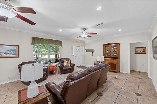 Comfortable great room! | Image 9