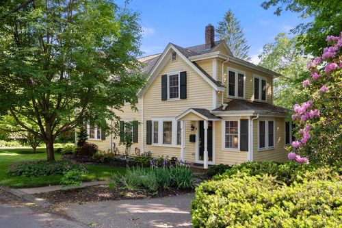 8 Avon Rd, Wellesley, MA, 02482-4650 | Card Image
