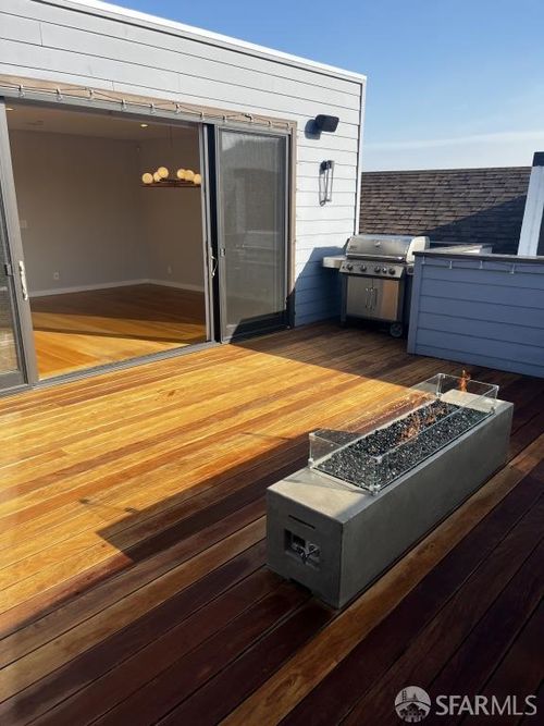 28 Valley St, San Francisco, CA, 94110-4922 | Card Image