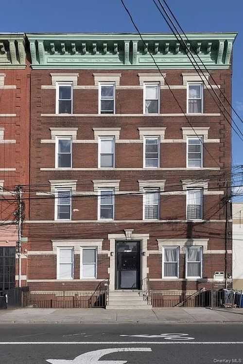 36-05 Vernon Blvd, Astoria, NY, 11106-5188 | Card Image