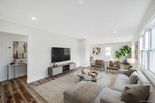 110 Monroe Ave, Patchogue, NY, 11772-2530 | Card Image