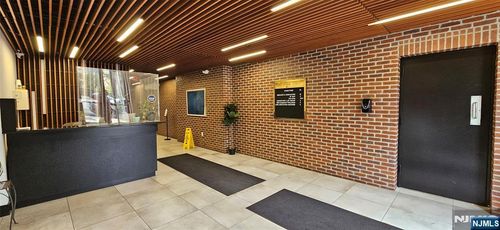 972 Broad Street, Newark, NJ, 07102 | Card Image