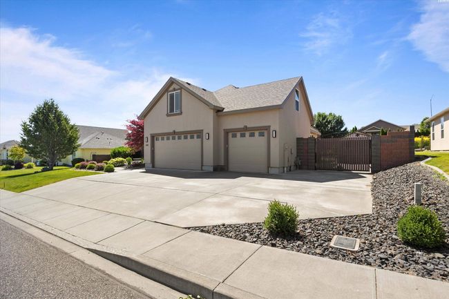 586 Lodi Loop, Home with 4 bedrooms, 3 bathrooms and null parking in Richland WA | Image 49