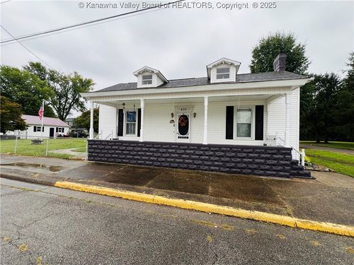 400 Mulberry St, Ravenswood, WV, 26164-1520 | Card Image