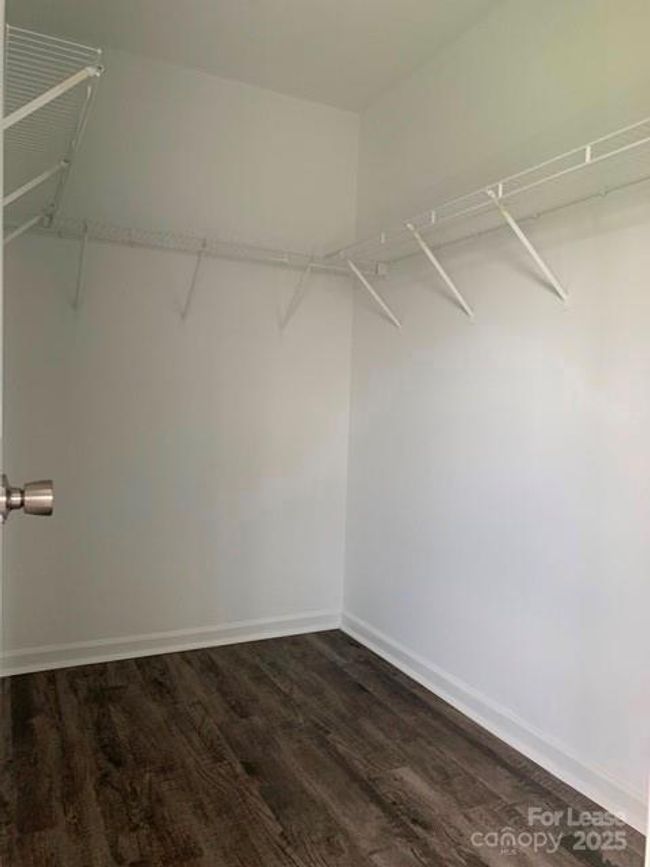 914 Berryhill Rd, House other with 4 bedrooms, 2 bathrooms and null parking in Charlotte NC | Image 7