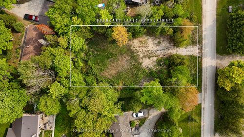 425 Dufferin Ave, Sauble Beach, ON, N0H2G0 | Card Image