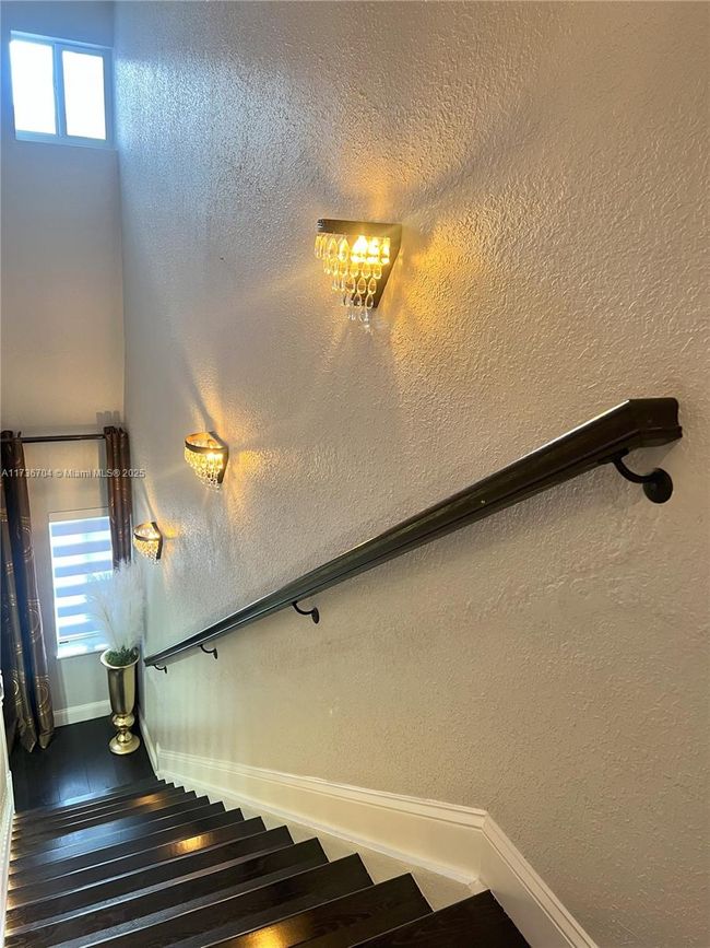 8786 - 8786 Nw 107 Th Ter, Townhouse with 3 bedrooms, 2 bathrooms and null parking in Hialeah Gardens FL | Image 4