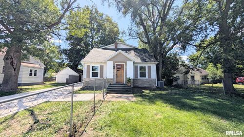 218 E Meadow Lawn St, Manito, IL, 61546-9151 | Card Image